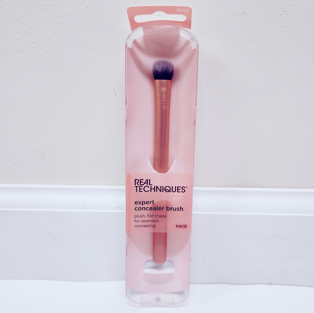 ⭐4/$15 Real Techniques Expert Concealer Brush